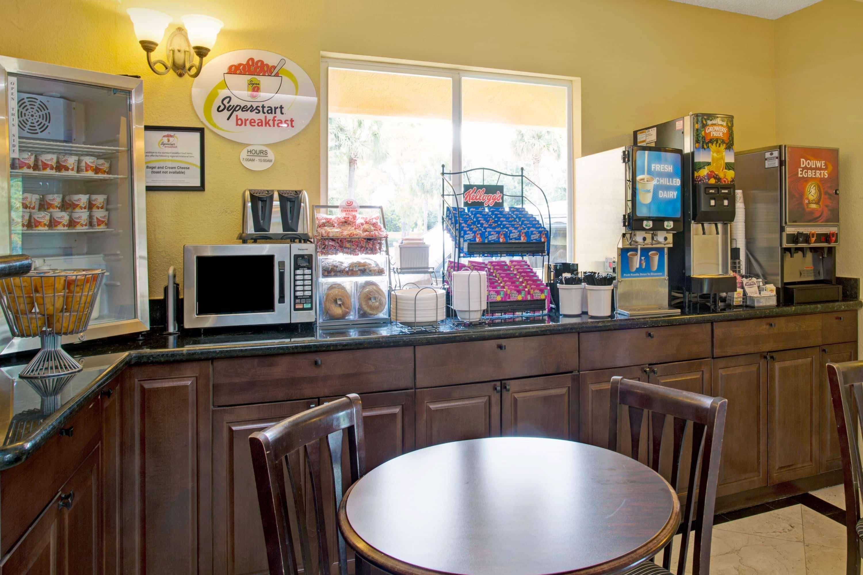 Super 8 Motel By Wyndham Near Fort Lauderdale Arpt Dania Beach Bagian luar foto
