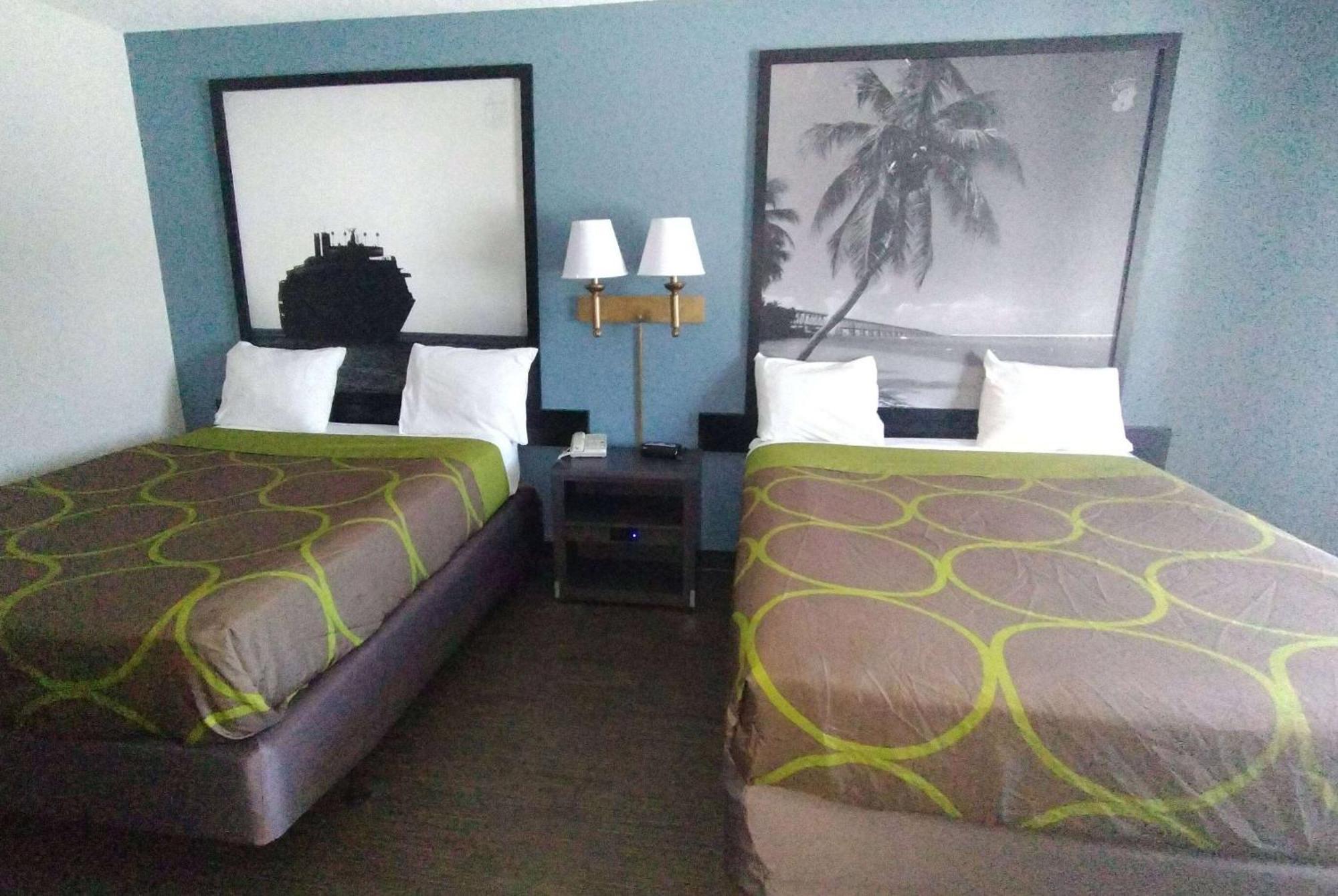 Super 8 Motel By Wyndham Near Fort Lauderdale Arpt Dania Beach Bagian luar foto